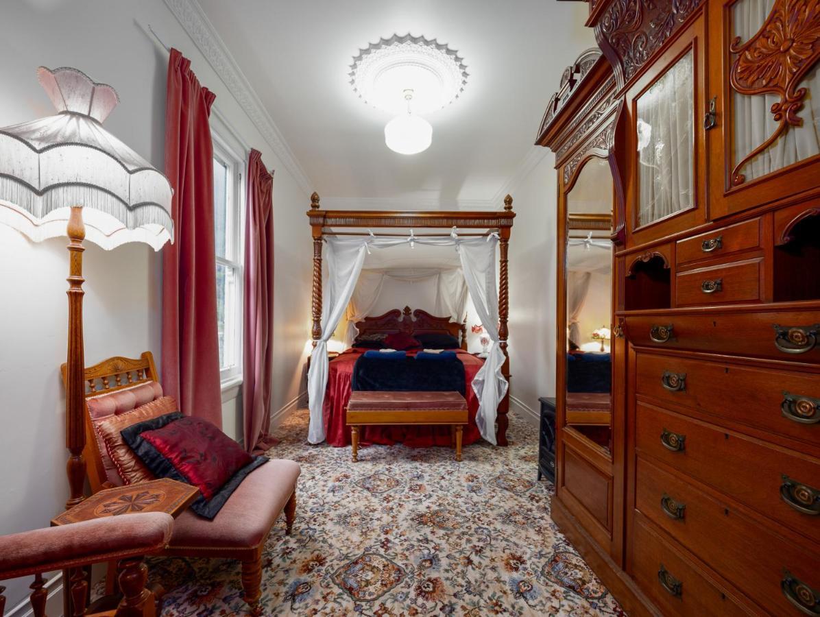 Stagecoach Hotel